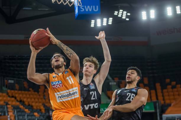 他不仅加强 他不仅加强